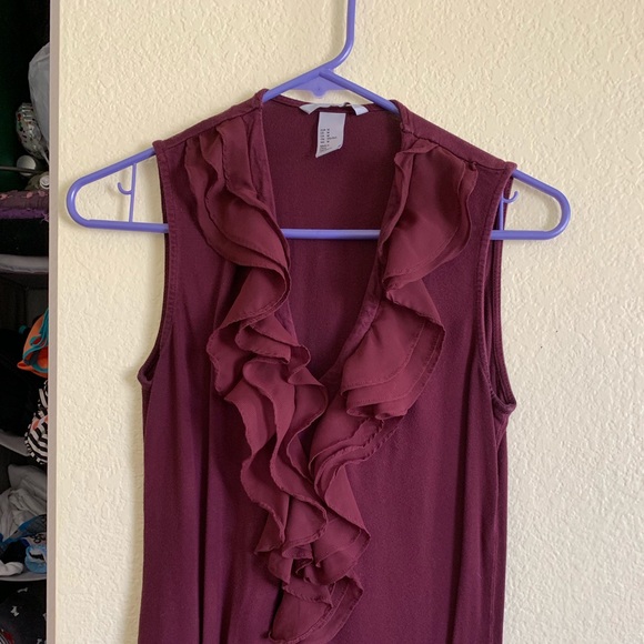 Ruffle v-neck tank - Picture 2 of 3